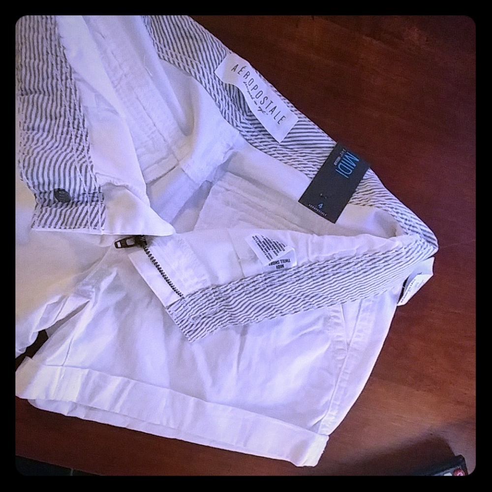 Women's white shorts size 4. NWT